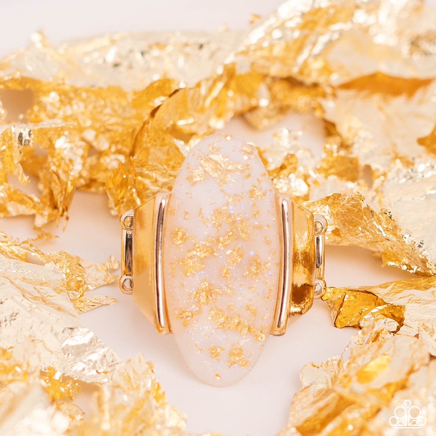 Paparazzi Shimmery Sovereign -Gold Ring