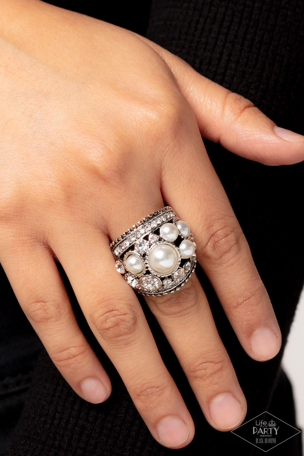 Paparazzi Money On My Mind - White Ring