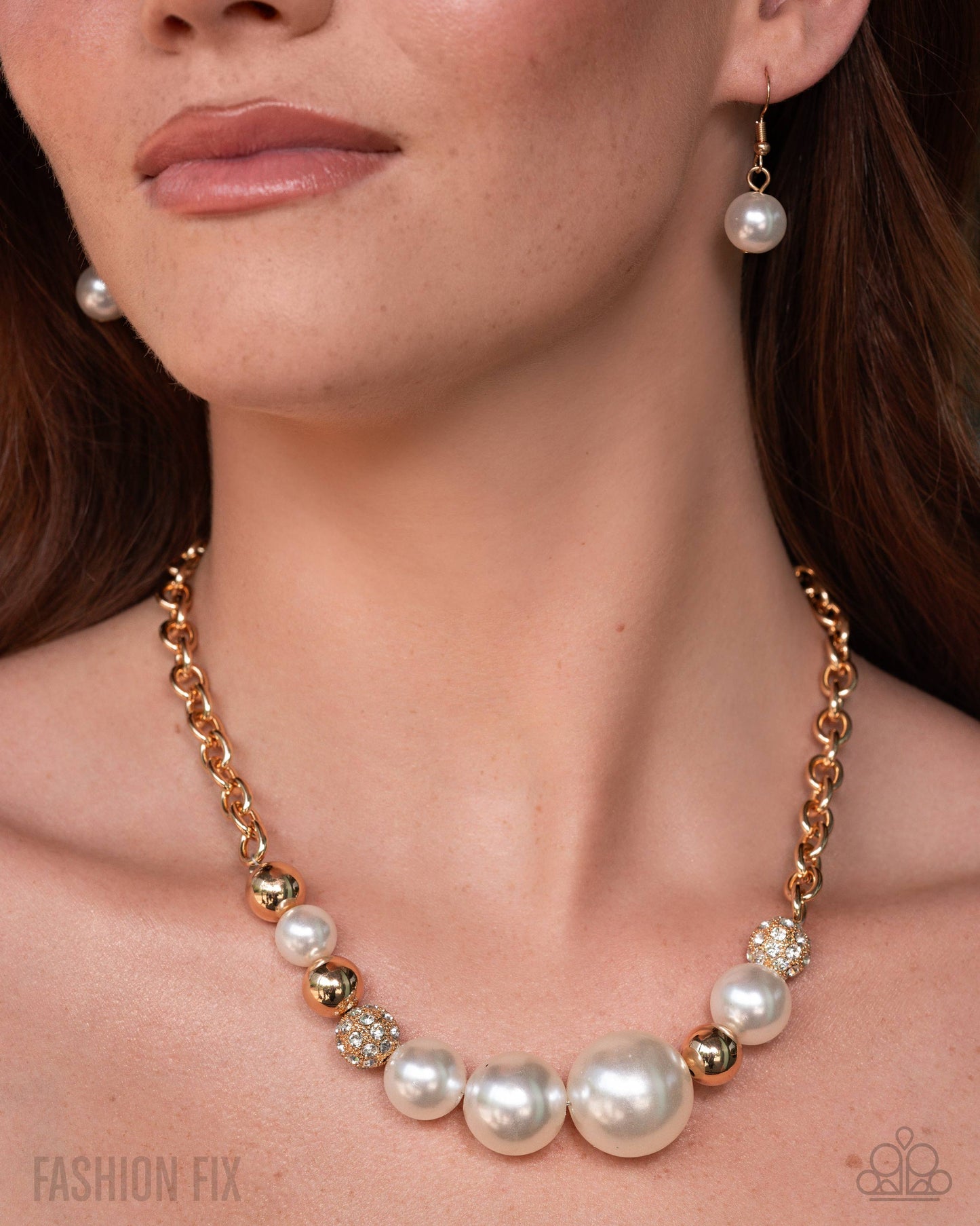 Paparazzi Owning the Room - Gold Necklace