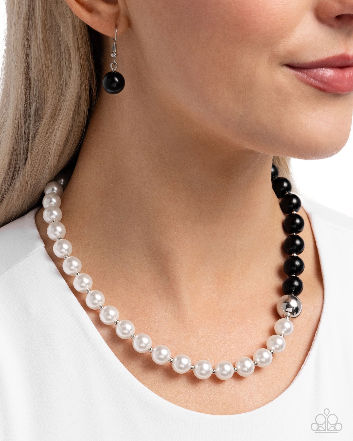 Paparazzi 5th Avenue A-Lister - Black Necklace