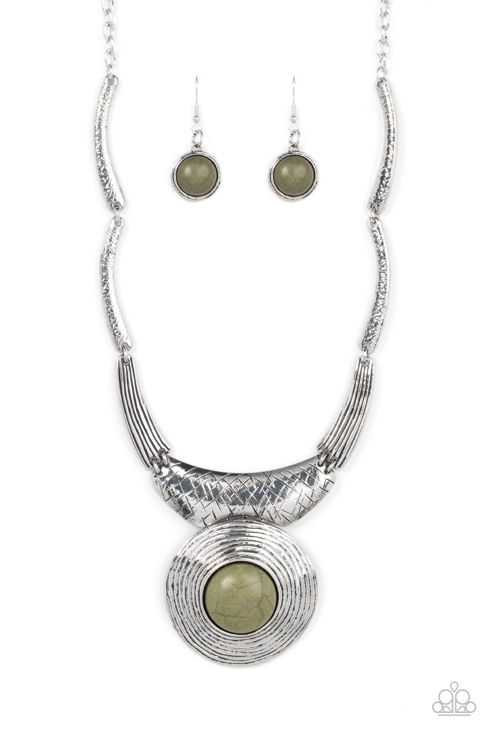 EMPRESS-ive Resume - Green Paparazzi Necklace