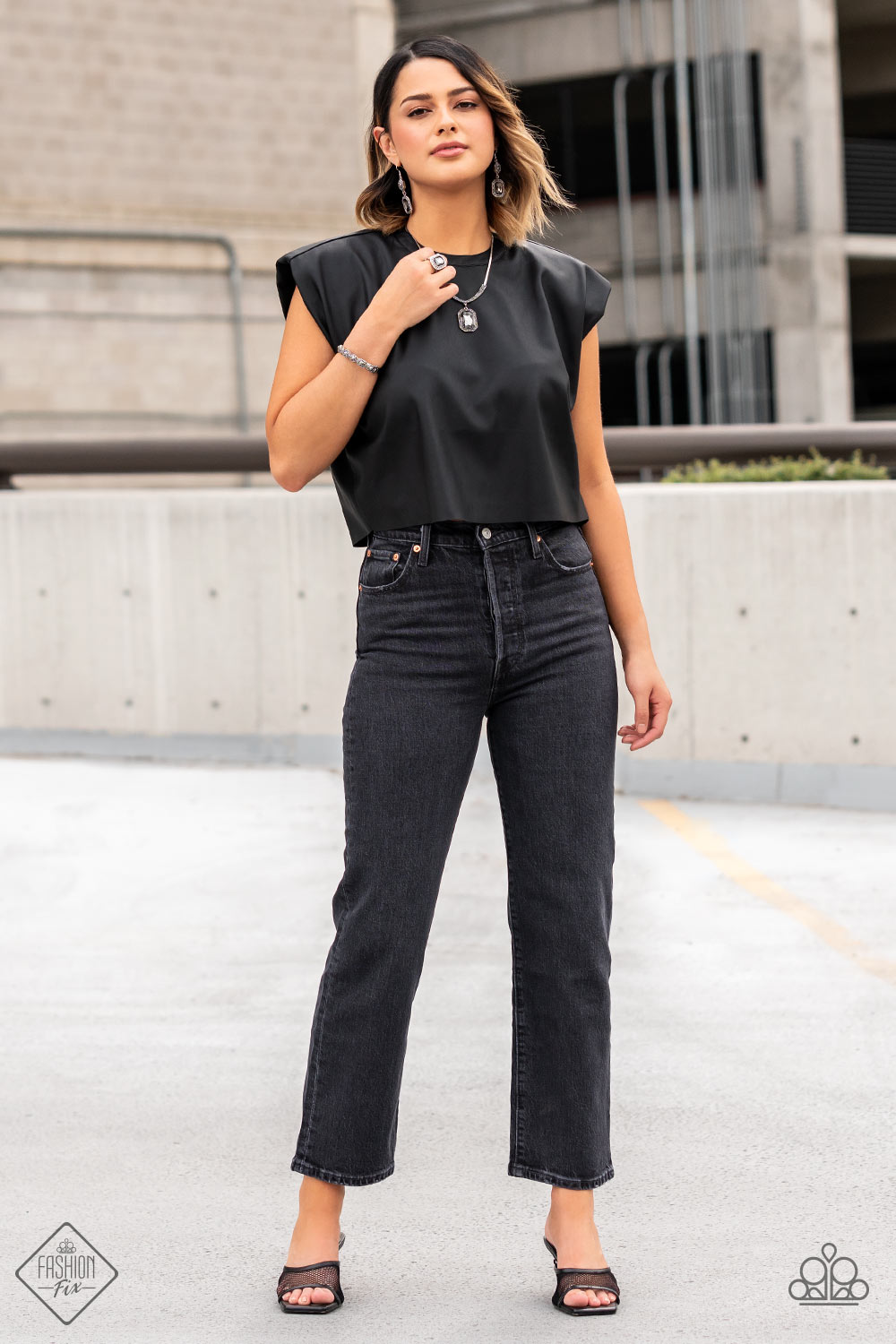 Paparazzi A Royal Welcome - Silver Ring