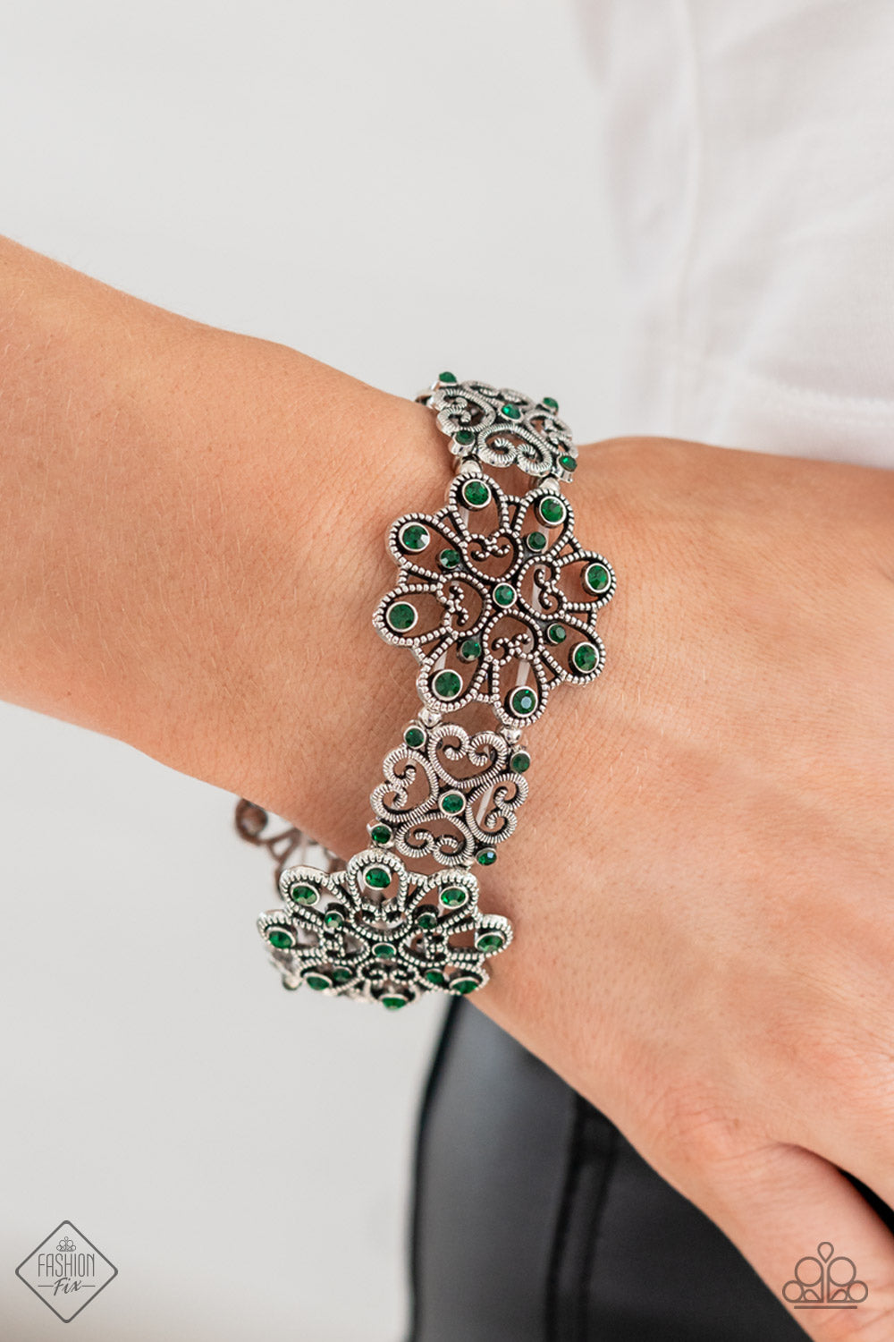 Paparazzi Regal Recognition - Green Bracelet