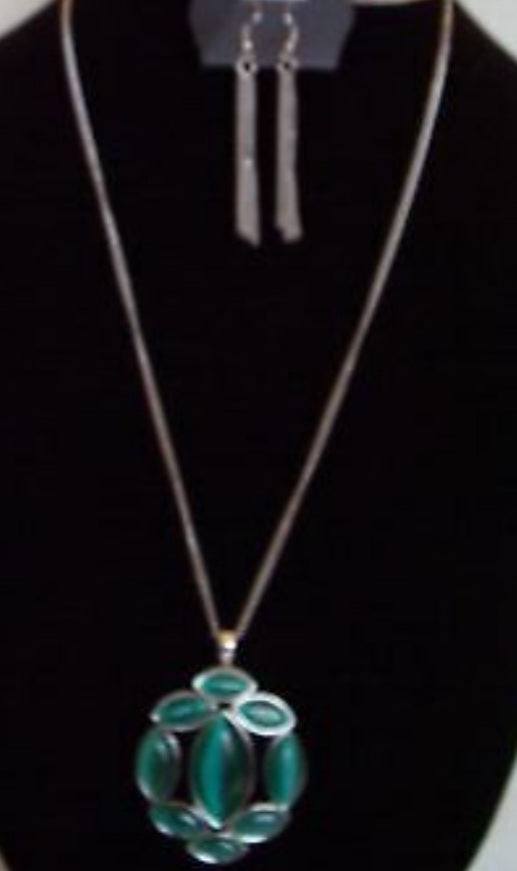 Paparazzi Chromatic Cache - Green Necklace