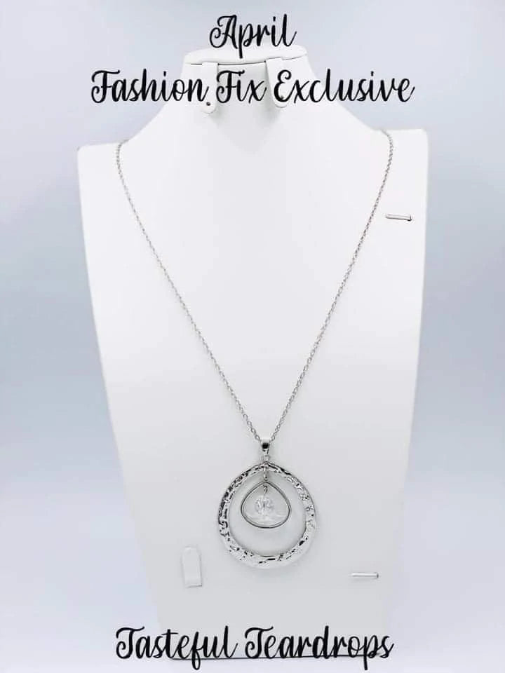 Paparazzi TASTEFUL TEARDROP - WHITE NECKLACE