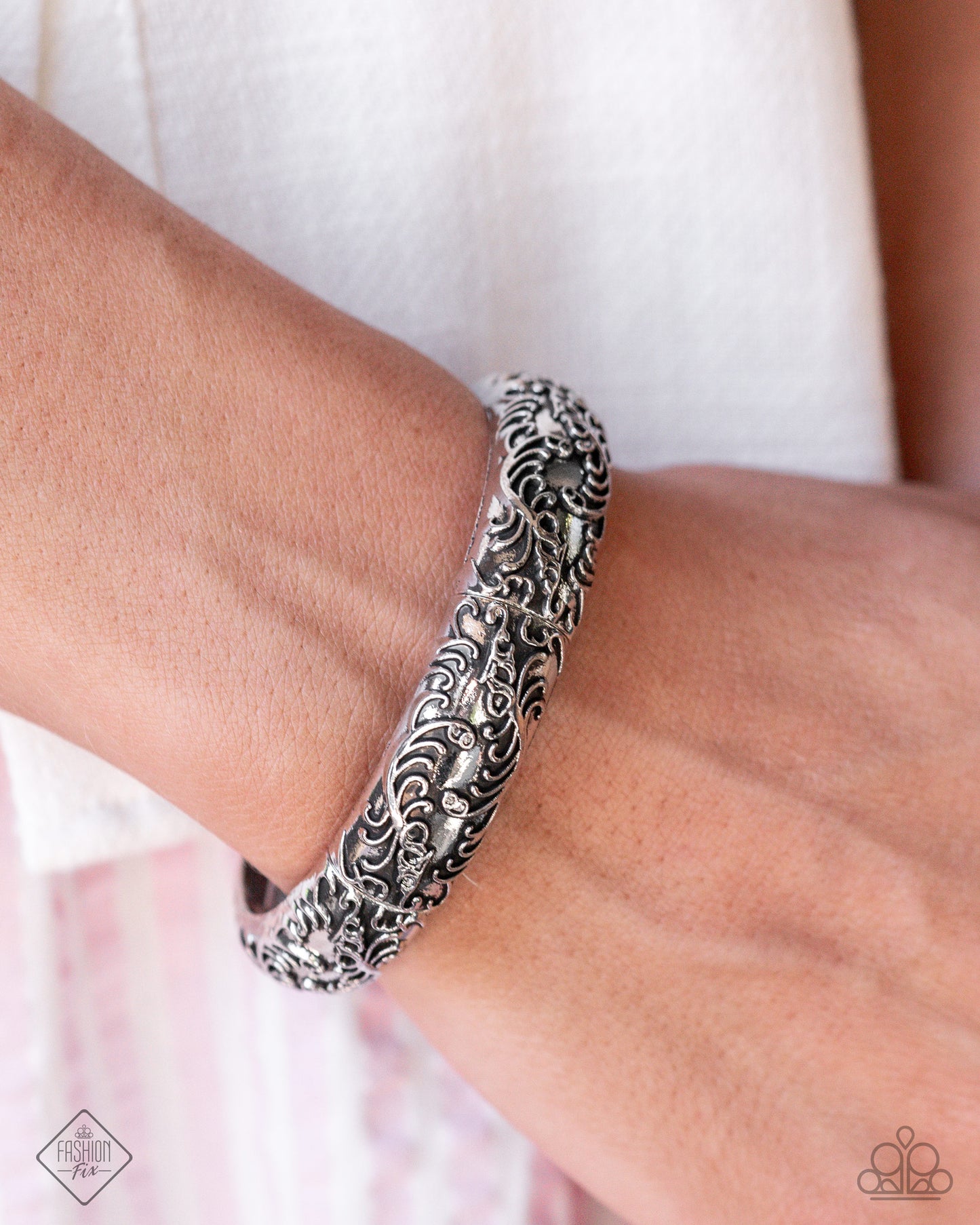 Paparazzi Enchanting Entrant - Silver Bracelet