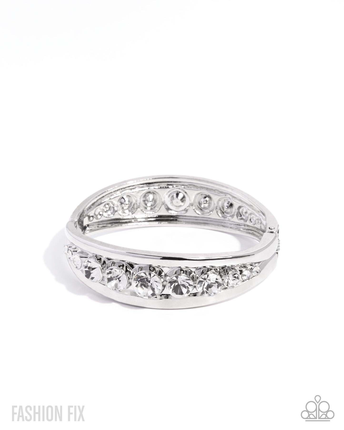 Paparazzi Chic Chronicle - White Bracelet