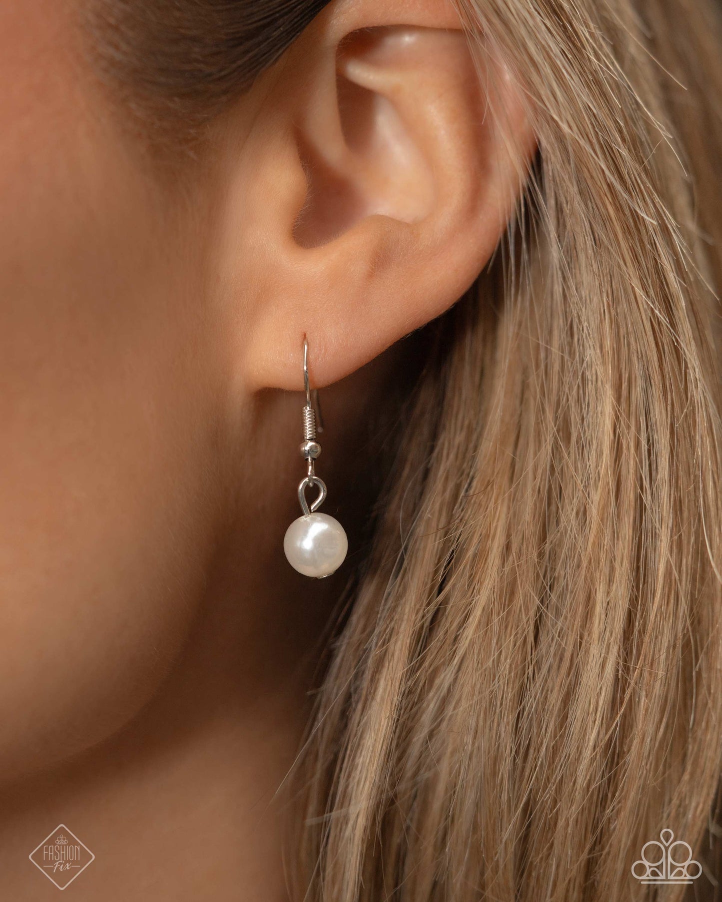 Paparazzi Cordially Chic - White Necklace