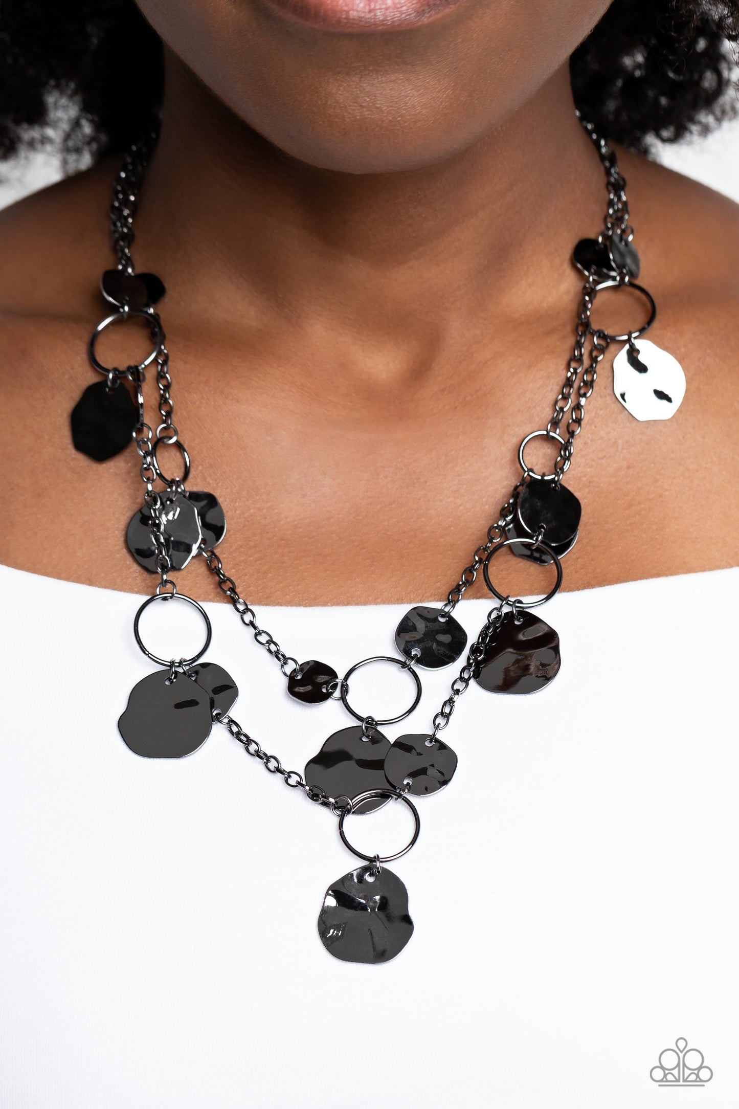 Hammered Horizons - Black Paparazzi Necklace