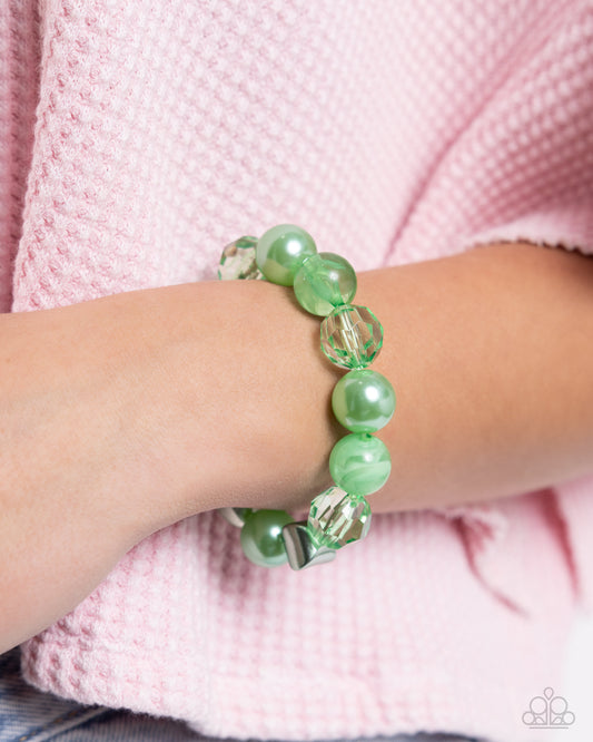 Paparazzi Plentiful Pigment - Green Bracelet