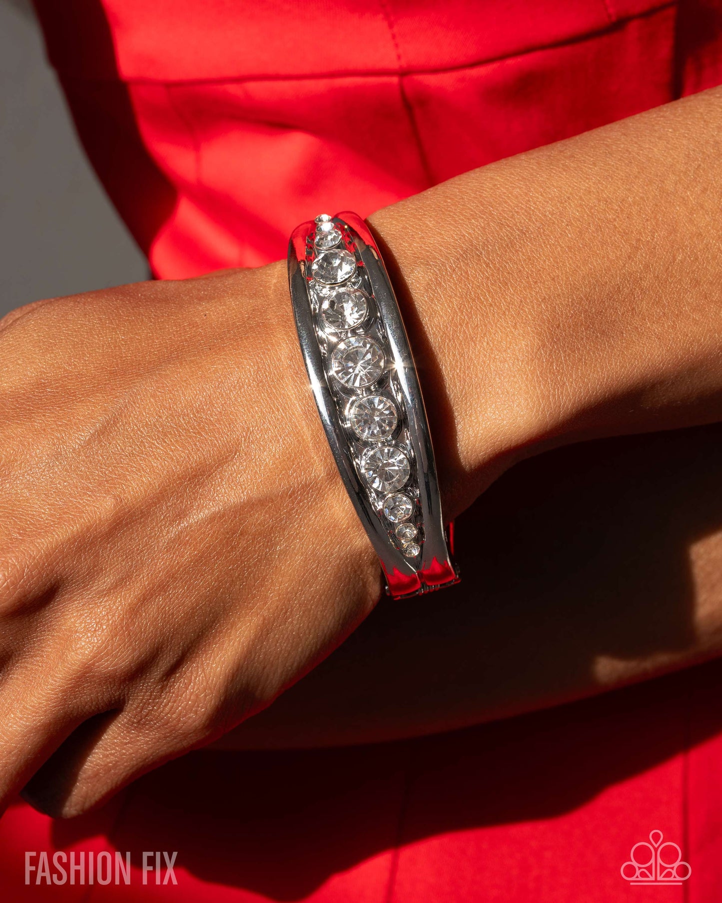 Paparazzi Chic Chronicle - White Bracelet