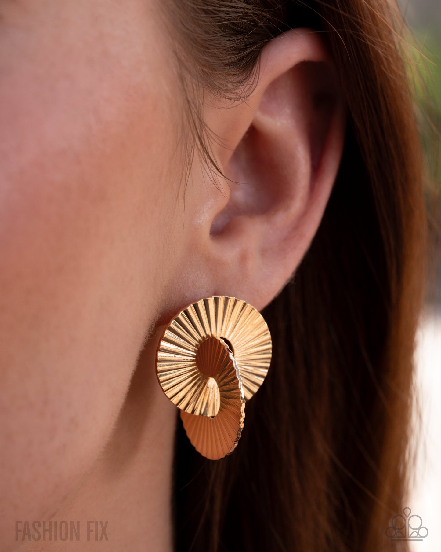 Paparazzi Perceptive Prize - Gold Earrings
