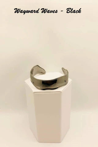 Wayward Waves - Black Paparazzi Bracelet