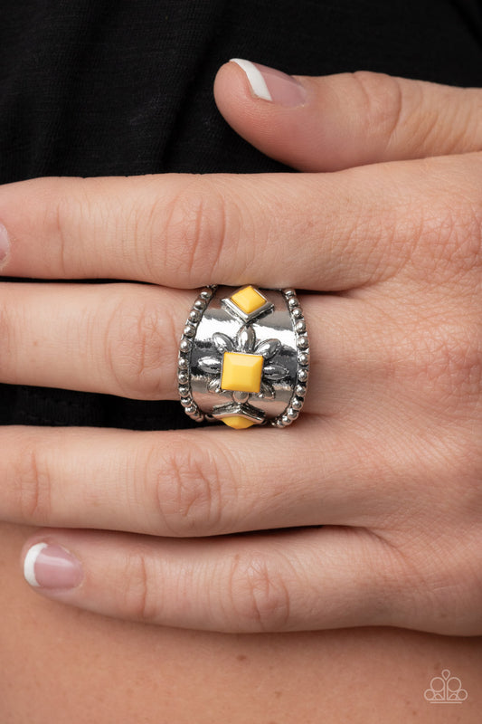 Paparazzi Daisy Diviner - Yellow Ring