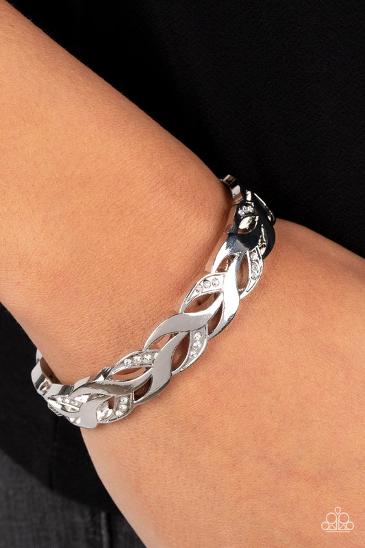 Editor-in-LEAF - White Paparazzi Bracelet