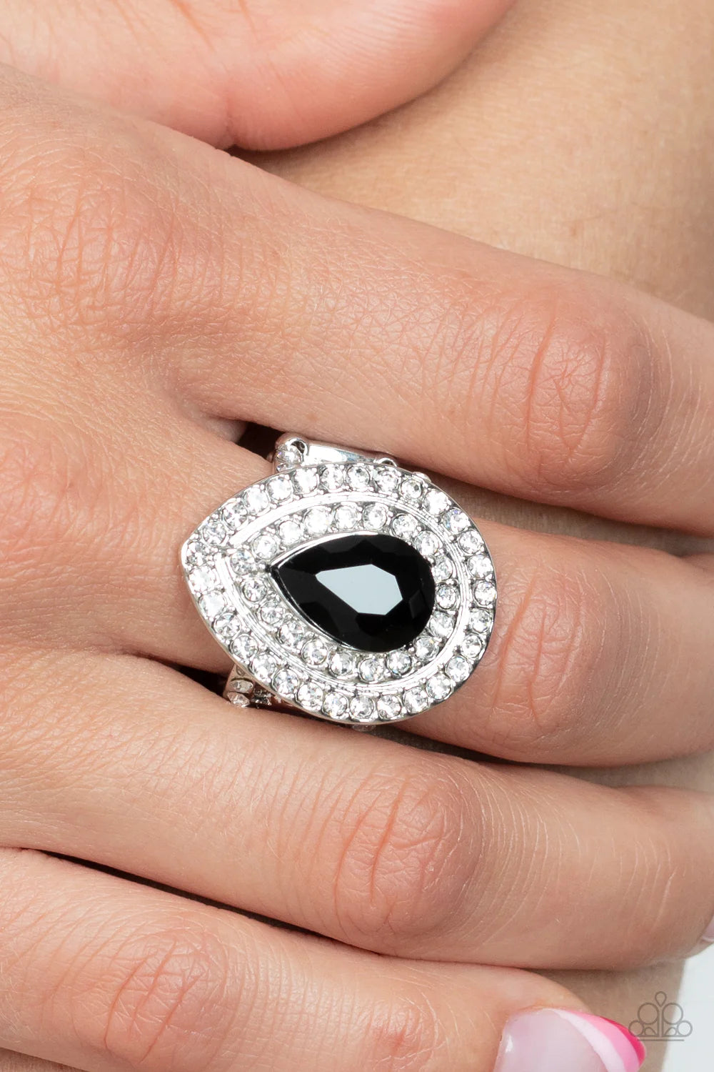 Paparazzi Icy Indulgence - Black Ring